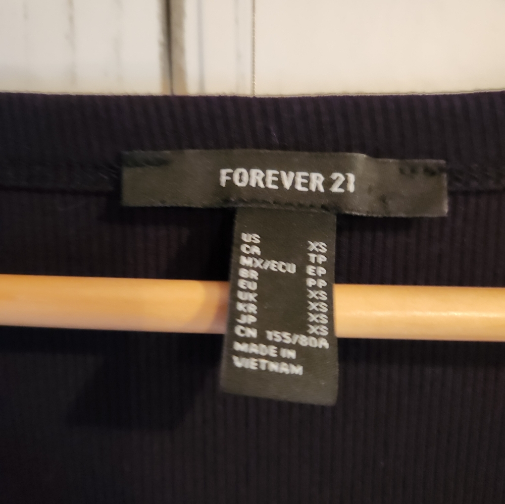 Forever 21 black crop xsmall - Picture 2 of 4